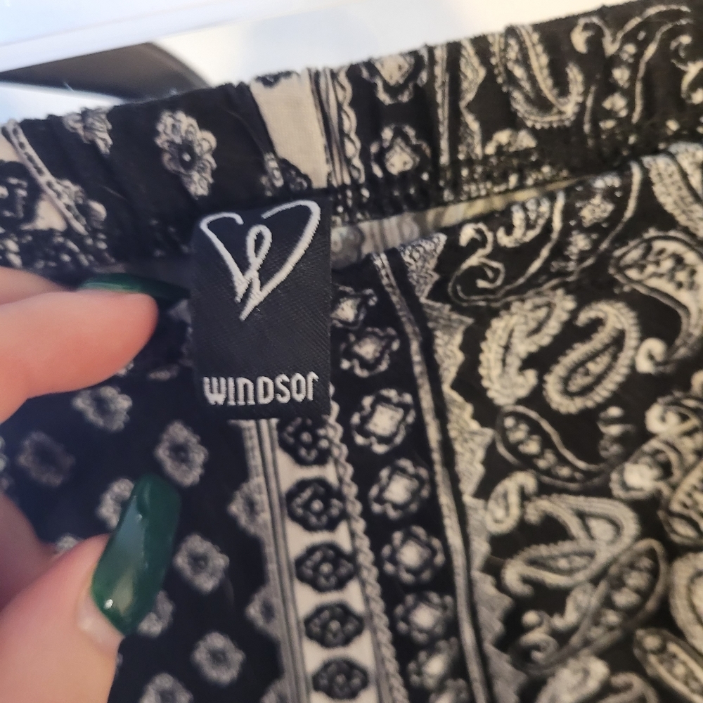 Size large pants from windsor - Picture 2 of 4
